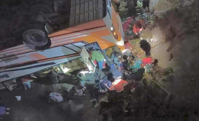 दाङमा बस दुर्घटनाः मृत्यु हुनेको संख्या १२ पुग्यो
