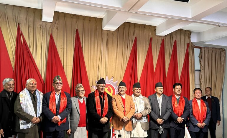एमालेका ६ केन्द्रीय सदस्यद्वारा शपथ