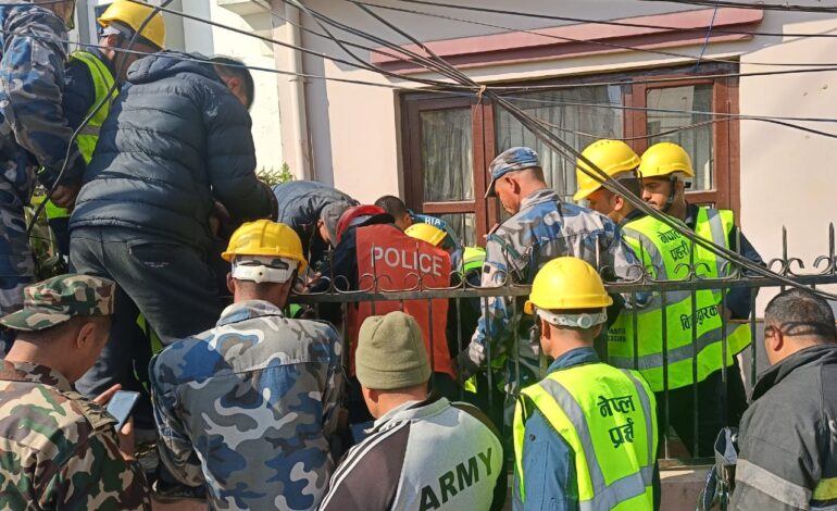 इनारभित्र खसेकी महिलाको प्रहरीले गर्यो उद्धार