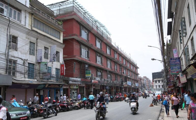 सडकमा पार्किङ गर्न पाउनु पर्ने माग जायज होइन ।