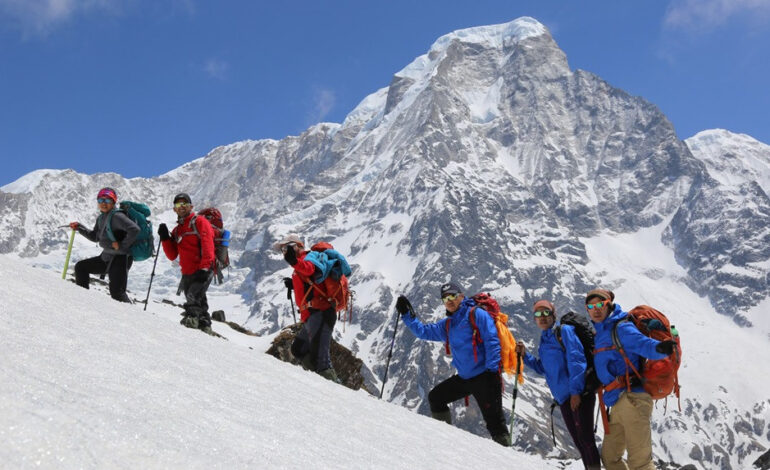 सगरमाथा आरोहणका क्रममा दुई आरोही बेपत्ता
