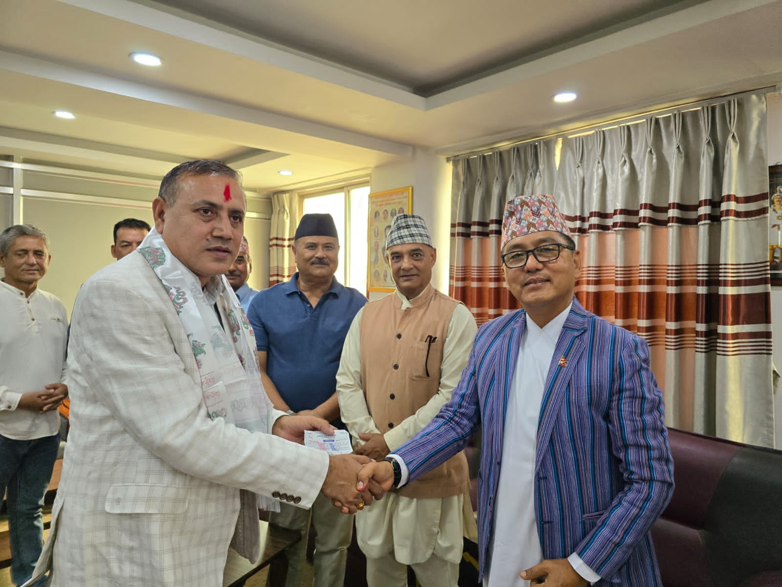 नेपाली कांग्रेस परित्याग गरि झापा एकका नेता नरेन्द्र खड्का राप्रपामा प्रवेश