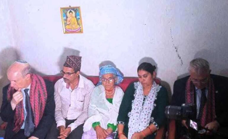 विपिन जोशीलाई इजरायली राजदूत हानानले घर पुर्‍याए