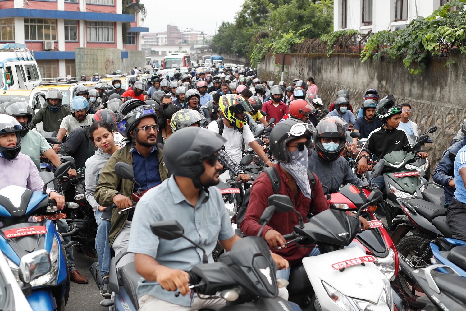 पेट्रोलियम ट्यांकर चालक संघ र सरकारबीच भएको ४ बुँदे सहमति भएपछि पम्प खुले