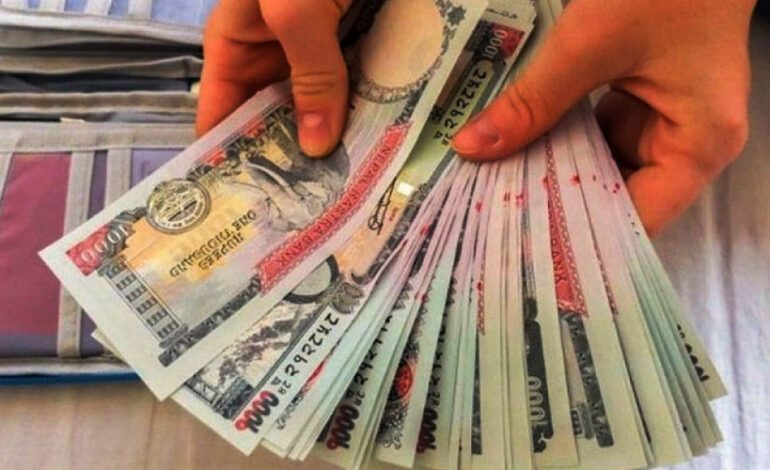 घरमा पैसा राख्न थालेपछि बैंकमा थुप्रिन थाल्यो ढुसी आएका नोट