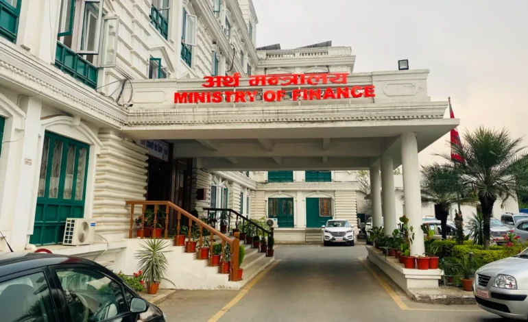 सरकारको आम्दानी एक खर्ब नजिक, गतवर्ष भन्दा ७ अर्ब ७० करोडले बढी