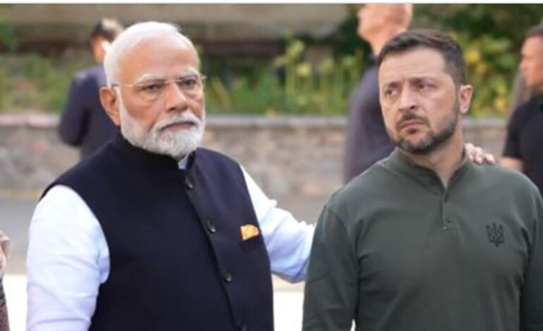 रुससँगको युद्धबीच युक्रेनी पुगे भारतीय प्रधानमन्त्री मोदी, जेलेन्स्कीसँग अंकमाल