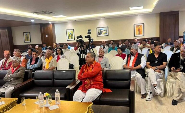 व्यवस्था बदल्न: बुद्धिजीसँग प्रसाईले लिए परामर्श