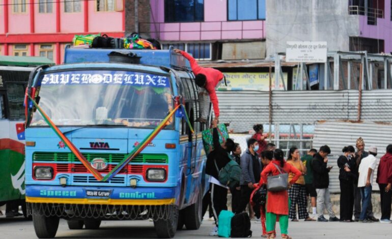 दशैँ मनाउन काठमाडौँ उपत्यकाबाट दैनिक एक लाखभन्दा बढी घर फर्किदै