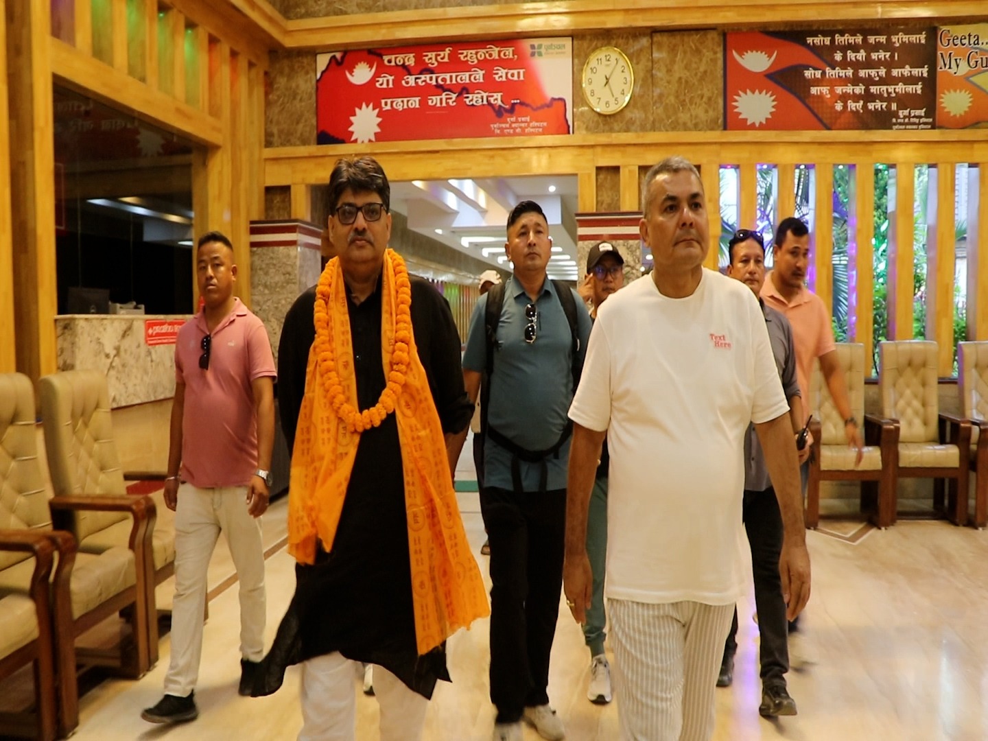 मोदिका निकट प्रोफेसर रागी दुर्गा प्रसाईको निमन्त्रणामा झापामा इटहरीको कार्यक्रममा सम्बोधन गर्ने