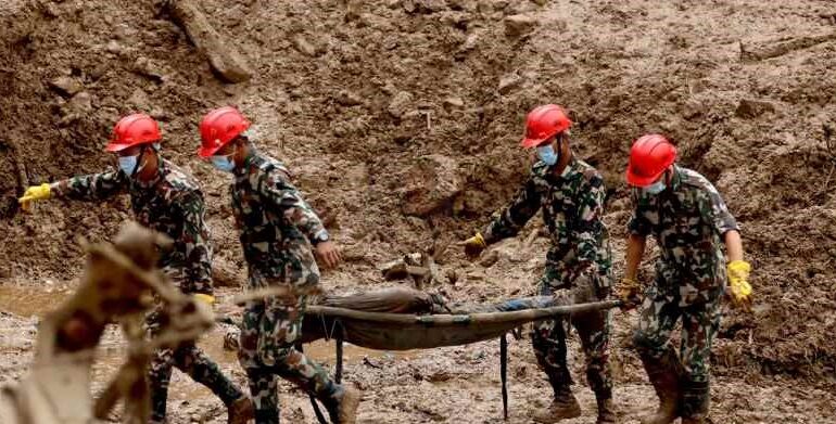 बाढीपहिरोमा परी २३६ जनाको मृत्यु, १० हजार बढी विस्थापित