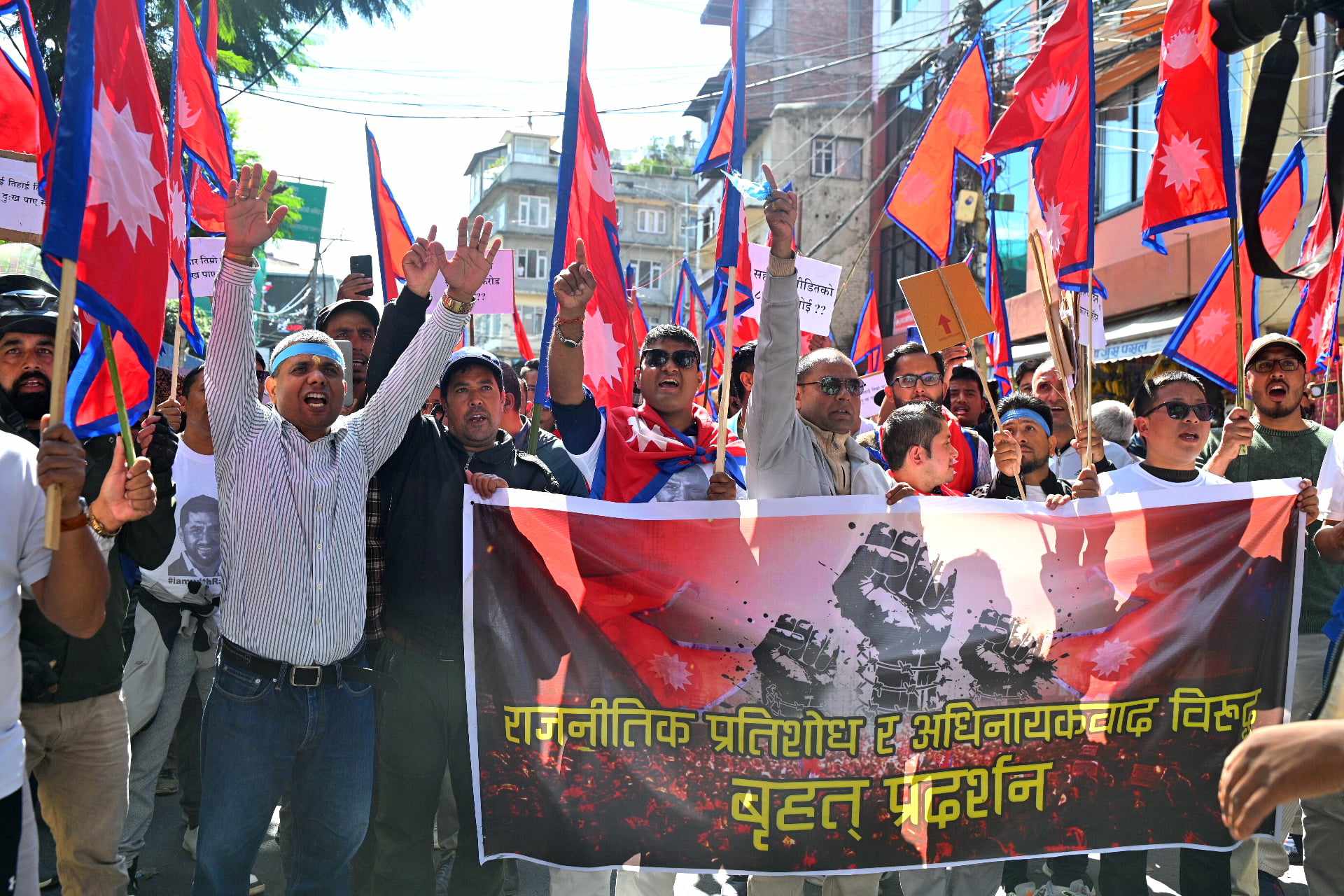 बालुवाटारमा रास्वपा र प्रहरीको घम्साघम्सी