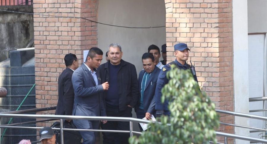 प्रधानमन्त्रीकै निर्देशनमा प्रसाईमाथि प्रोपागाण्डा र नचाहिँदो मुद्दा लगाउँदै प्रहरी