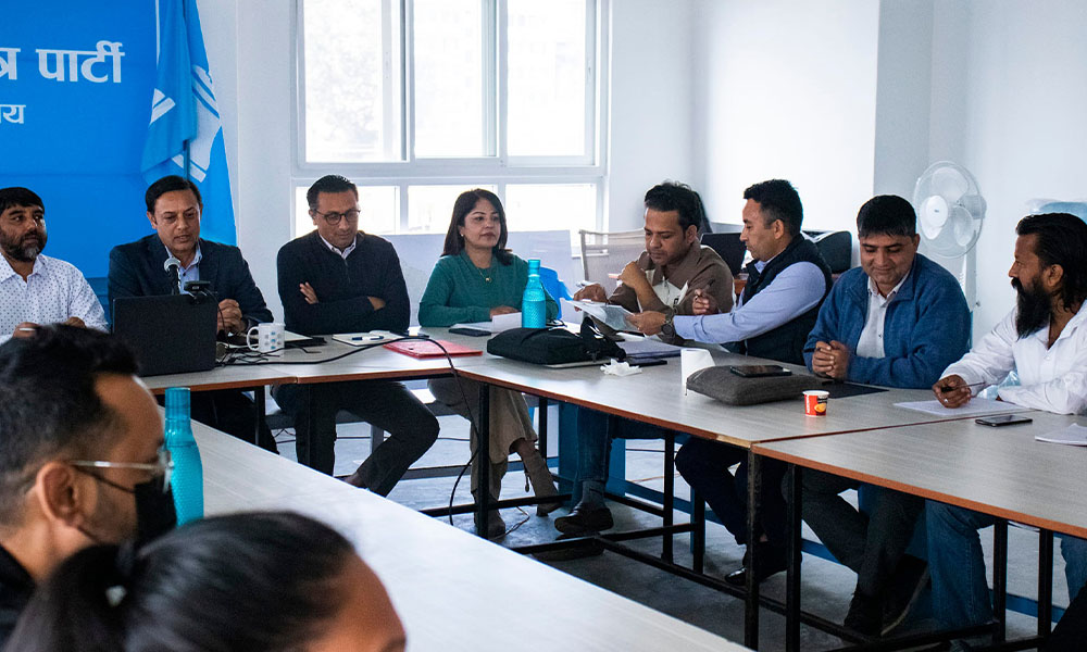 सभामुखले राजनीतिक पूर्वाग्रह राखेर लामिछानेको सांसद निलम्बनविरुद्ध रास्वपा अदालत जाने