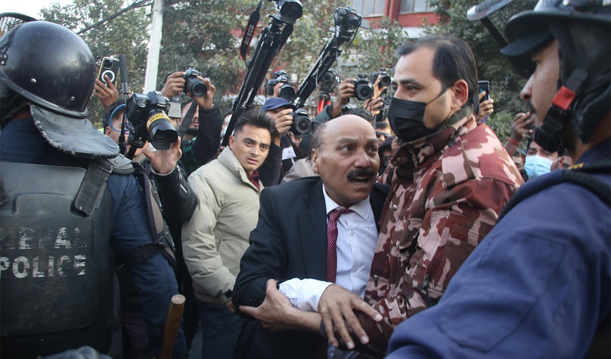 अधिवक्ता त्रिपाठीलाई हातपात गर्ने केसी पक्राउ