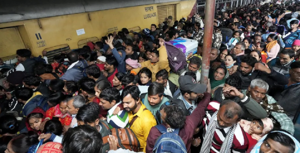 दिल्ली रेलवे स्टेसनमा भागदौडमा मृत्यु भएकका १८ परिवारलाई जनही १० लाख क्षतिपूर्ति