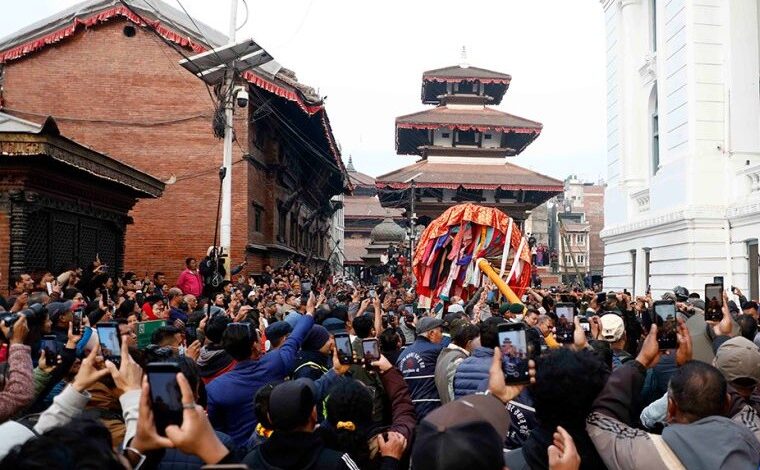 बसन्तपुरमा ठड्याइयो चीर, सुरु भयो होली