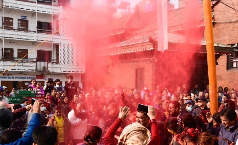 बसन्तपुरमा ठड्याइयो चीर, सुरु भयो होली