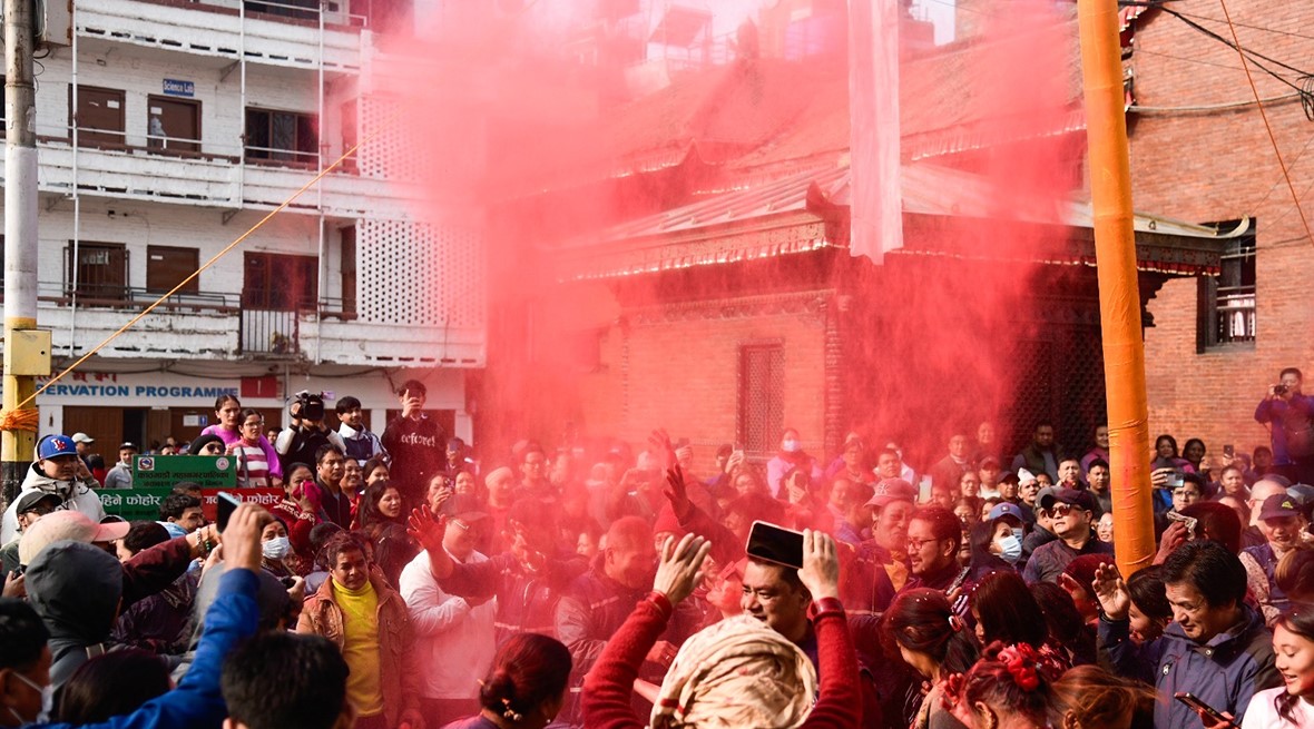 बसन्तपुरमा ठड्याइयो चीर, सुरु भयो होली