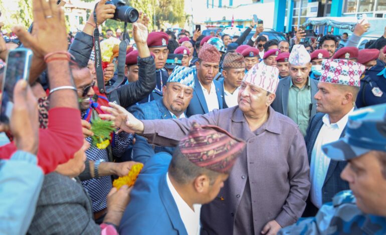 पूर्वराजाका समर्थकको प्रदर्शनका कारण ११ बजेदेखि एयरपोर्टमा प्रवेश कडा