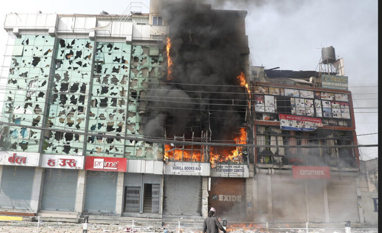 कमाण्ड सम्हालेका प्रसाईले भने प्रसाईले भने जनप्रदर्शन सुरु हुनुअघि नै प्रहरीले प्रहरीले घरबाट अश्रु ग्यास प्रहार गर्यो
