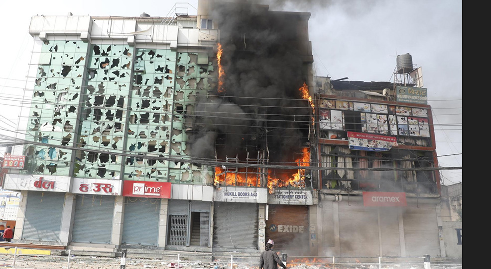 कमाण्ड सम्हालेका प्रसाईले भने प्रसाईले भने जनप्रदर्शन सुरु हुनुअघि नै प्रहरीले प्रहरीले घरबाट अश्रु ग्यास प्रहार गर्यो
