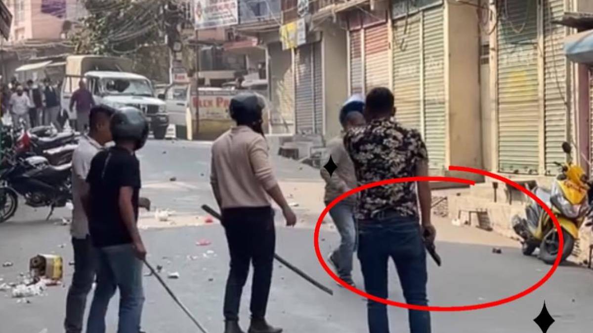 राजावादीको प्रदर्शनमा पेस्तोल निकाल्ने व्यक्ति प्रहरी नै थिए