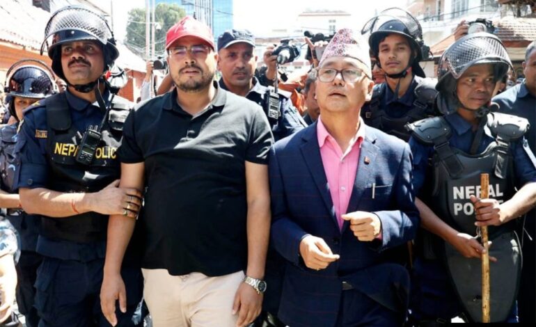 सिंहदरबारबाट पक्राउ परेका लिङ्देनसहितका नेताहरू भद्रकालीमा