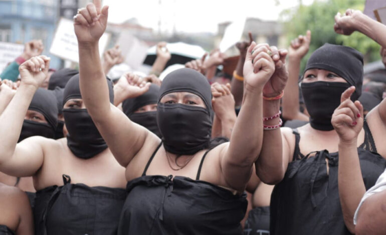 माइतीघरमा सहकारी पीडितको अर्धनग्न प्रदर्शन