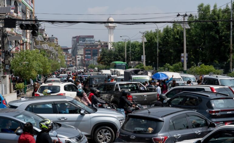 ट्राफिक व्यवस्थापन अस्तव्यस्त