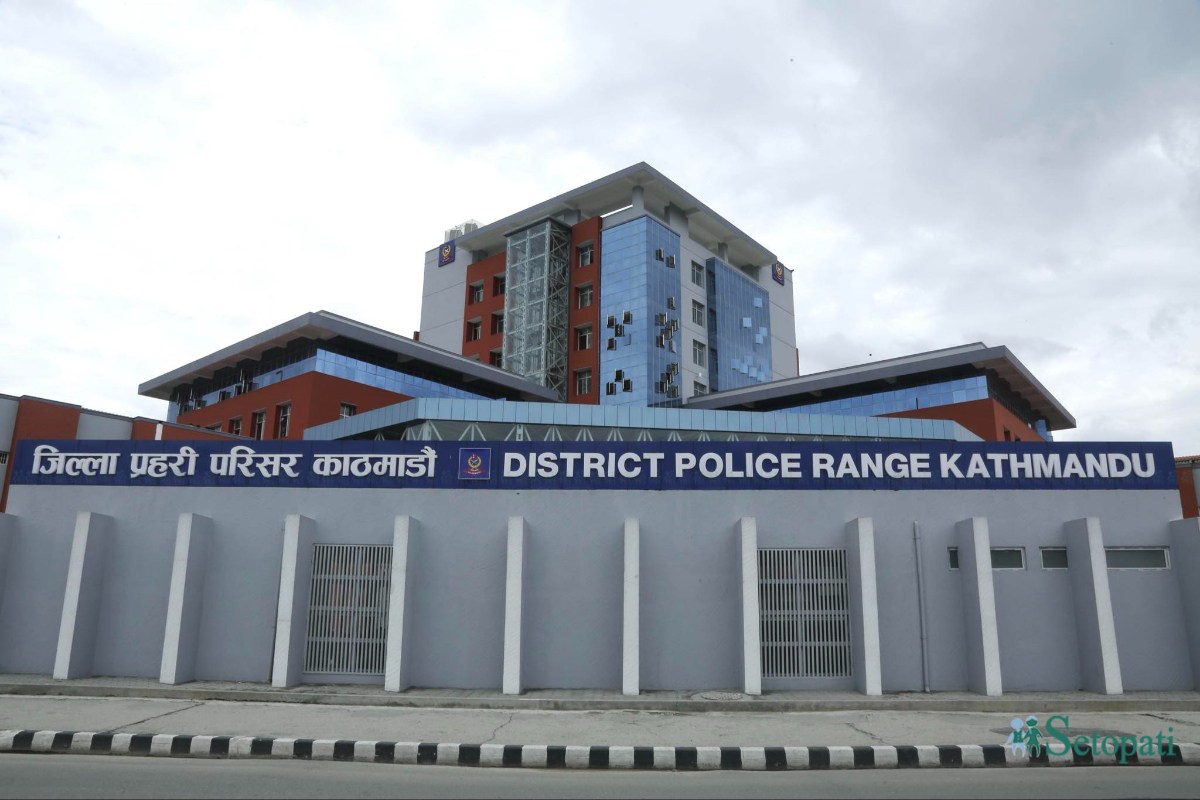 तीनकुने घटनामा संलग्नसहित न्याय विद्यार्थीले प्रहरी हिरासतबाटै परिक्षा दिदै