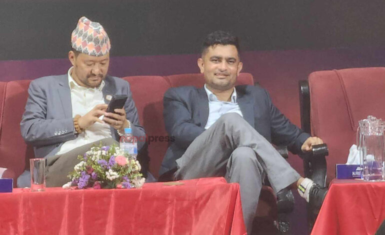 पुरीले नमानेपछि युवा संघमा निर्वाचन प्रक्रिया अघि बढ्यो, फेरी अध्यक्षमा भीडर्दै थेवे