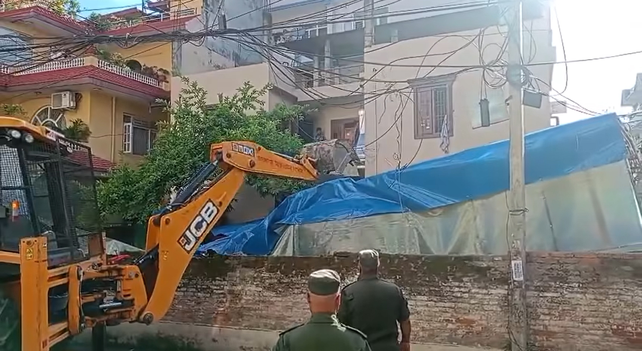 बुद्धनगरको ‘कडक चिया क्याफे’मा महानगरको डोजर
