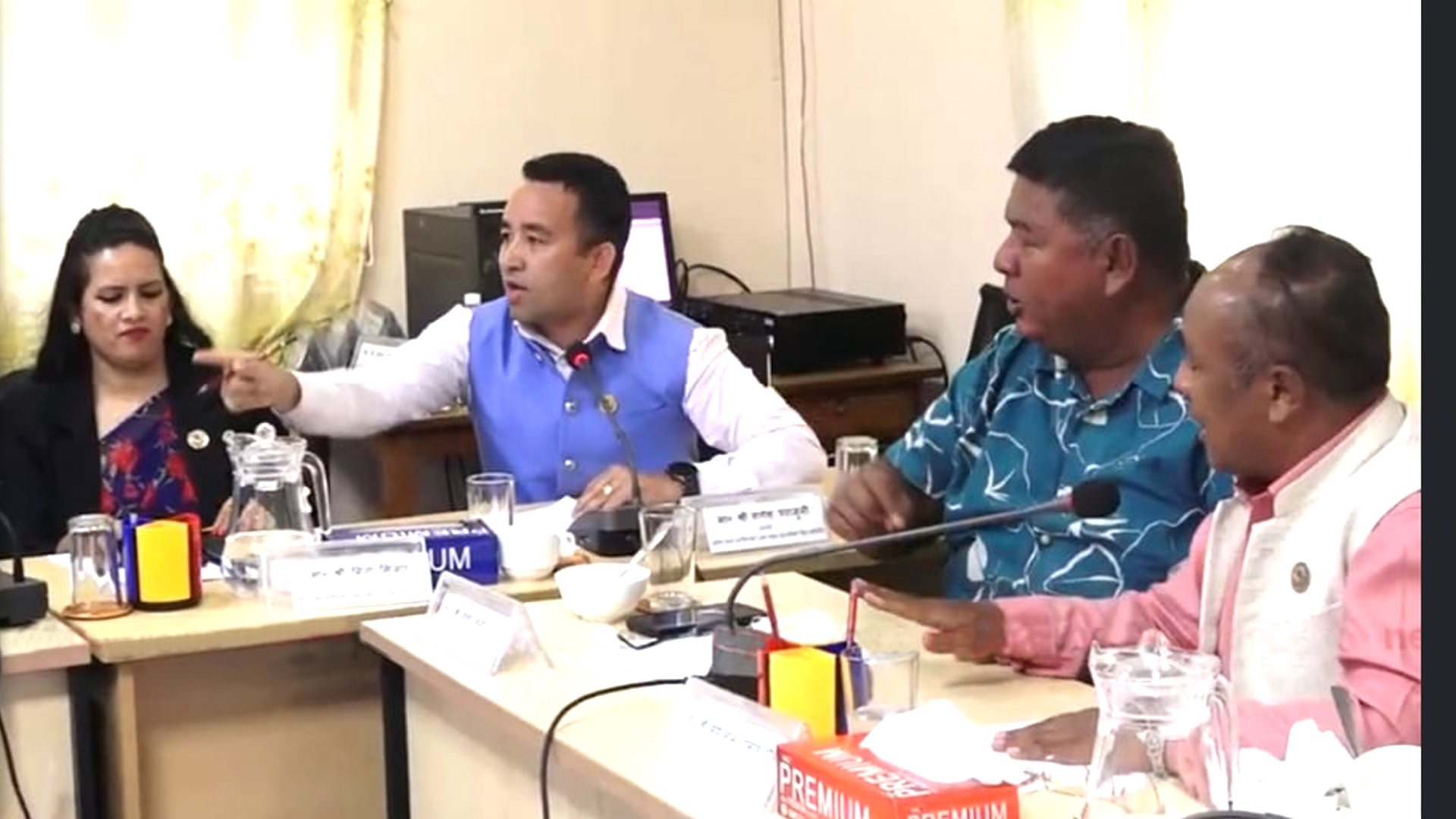 भिजिट भिसाले उद्योग समितिमा चर्काचर्की, यसरी टेबुल ठोकाठोक