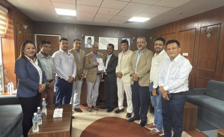 प्रगतिशील मञ्चले प्रधानमन्त्रीका राजनीतिक सल्लाहकार रिमाललाई भटेर सय संख्या समाधान गर्न आग्रह