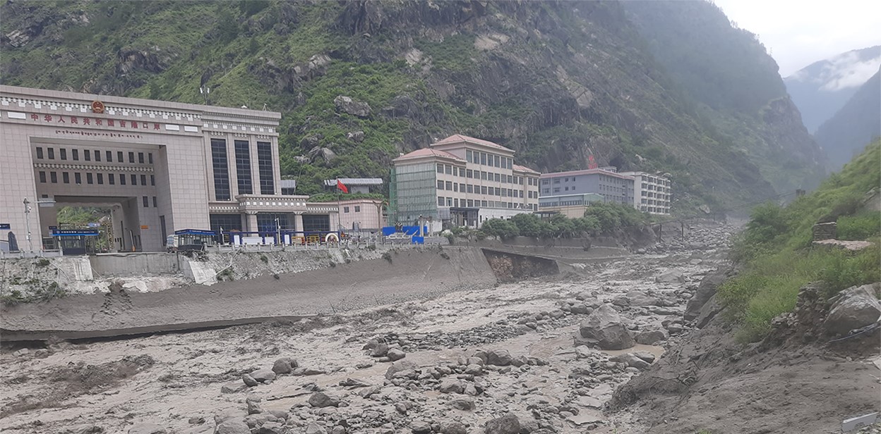 पहिरोले थुनिएको म्याग्दी नदी ‘ओभरफ्लो’ भएर बग्न थाल्यो