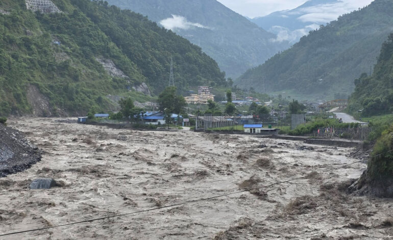 ल्हेन्देको बाढीले त्रिशूली जलविद्युत आयोजना क्षतिग्रस्त