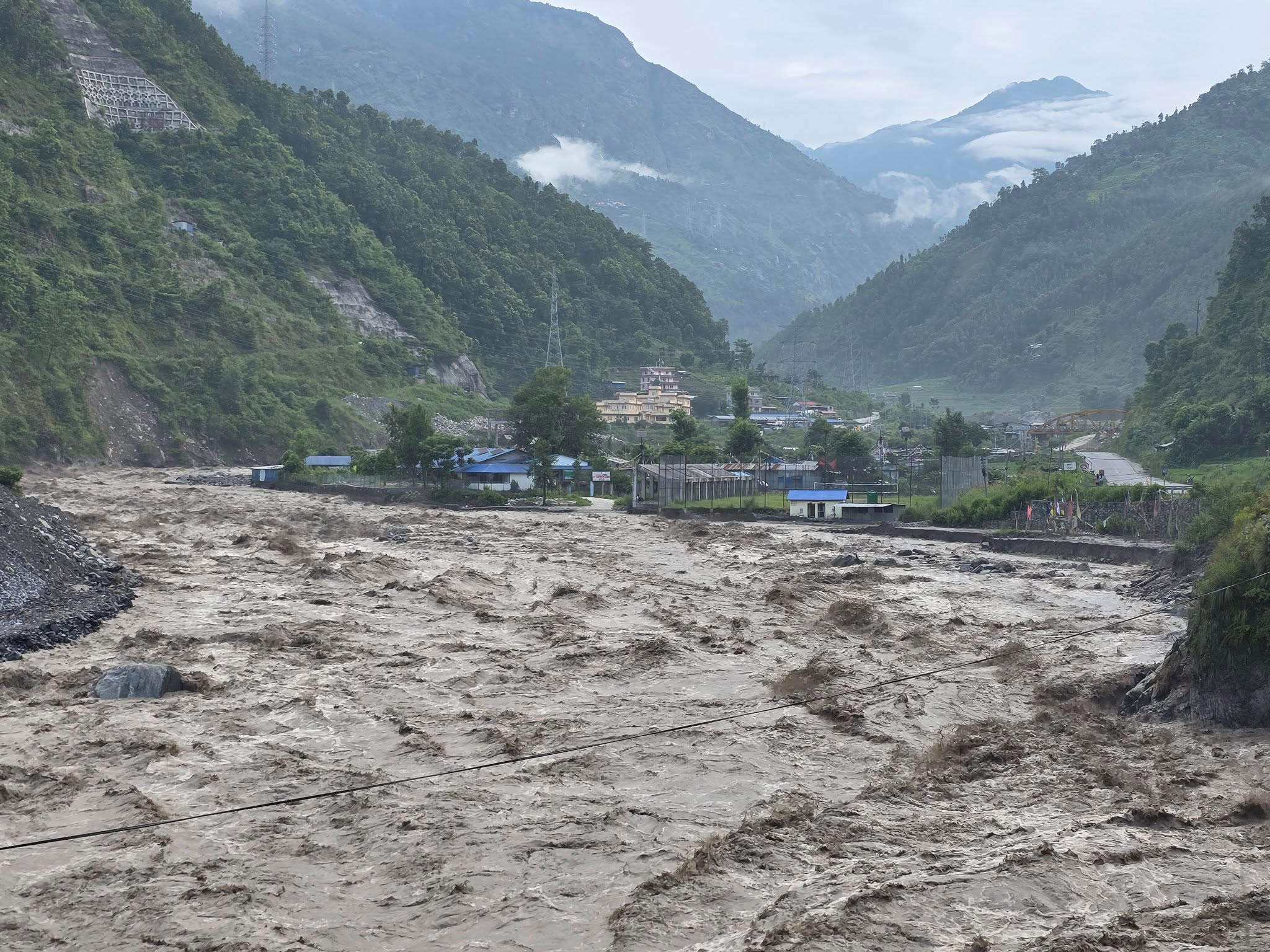 ल्हेन्देको बाढीले त्रिशूली जलविद्युत आयोजना क्षतिग्रस्त