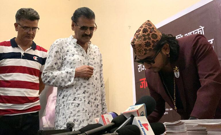 रवि लामिछानेको पक्षमा हस्ताक्षर गर्न कलाकर्मी