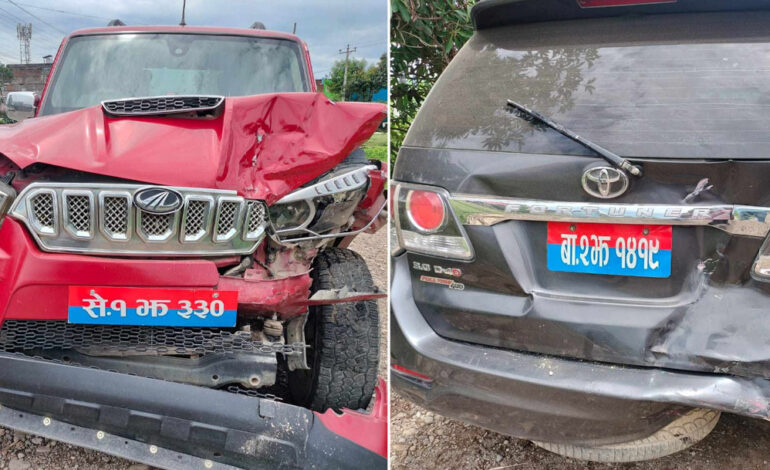 प्रधानमन्त्रीको कार्यक्रममा हिडेका सुदूरपश्चिमका २ मन्त्रीको गाडी एक आपसमा ठोक्कियो