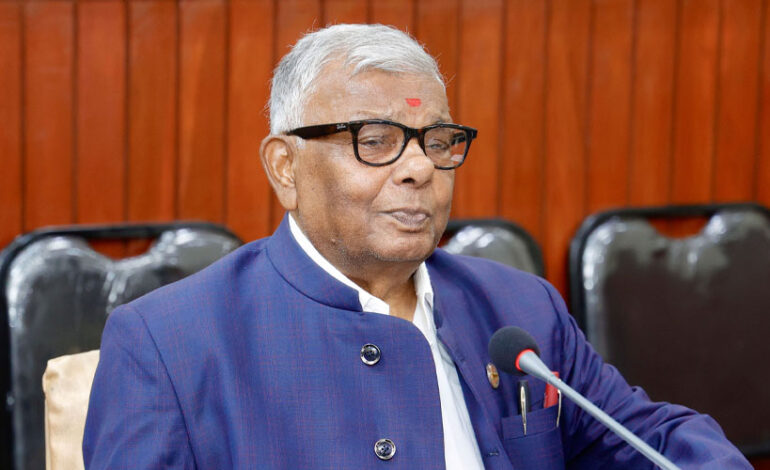 ज्येष्ठ नागरिकमन्त्री सुडीले सम्पत्तिमा १२ बोरको बन्दुक देखाए