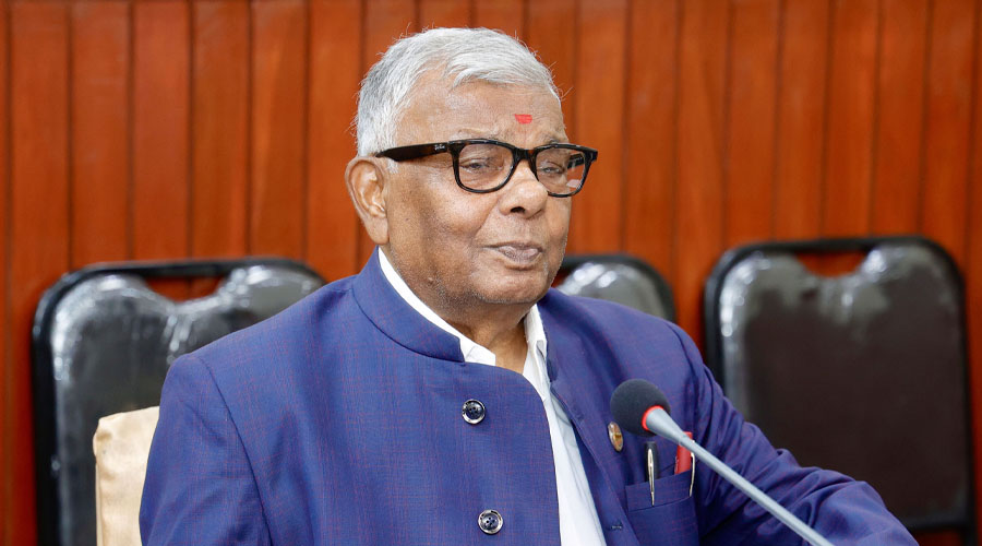 ज्येष्ठ नागरिकमन्त्री सुडीले सम्पत्तिमा १२ बोरको बन्दुक देखाए