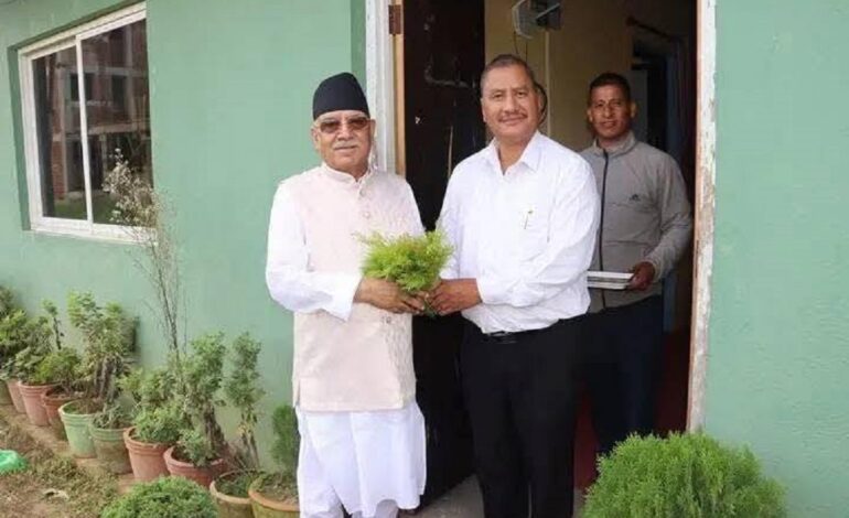विप्लव निवासमा पुगे प्रचण्ड