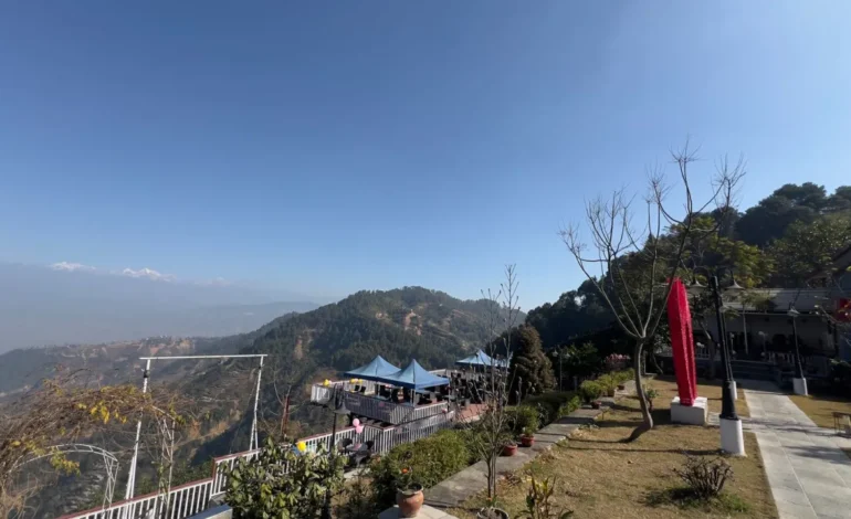 घ्याम्पेडाँडा–रानीकोट हुँदै पनौती जाने सडक पहिरोको जोखिममा, सरकारले चासो नदिएको गुनासो