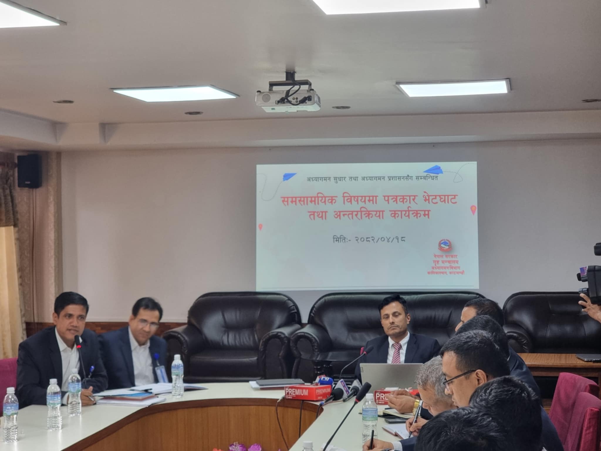 ‘मानव बेचबिखन र भिजिट भिसाको अनियमिततालाई एउटै डालोमा हालेको देख्छु,’