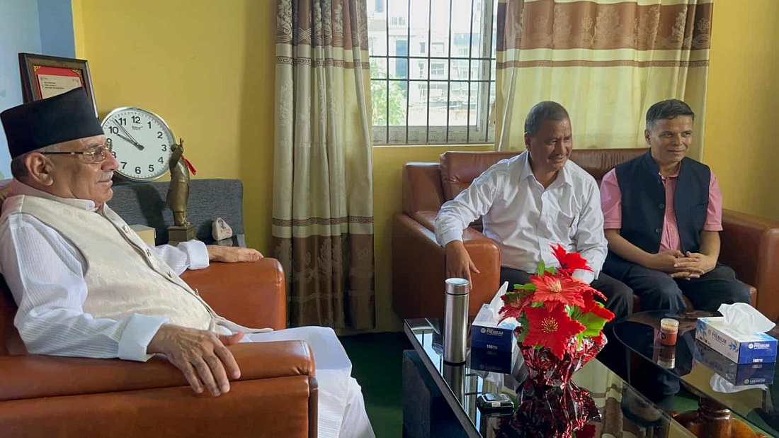 विप्लव निवासमा प्रचण्डले ४० मिनेट गफ गरेर चिया पिएर निस्किए