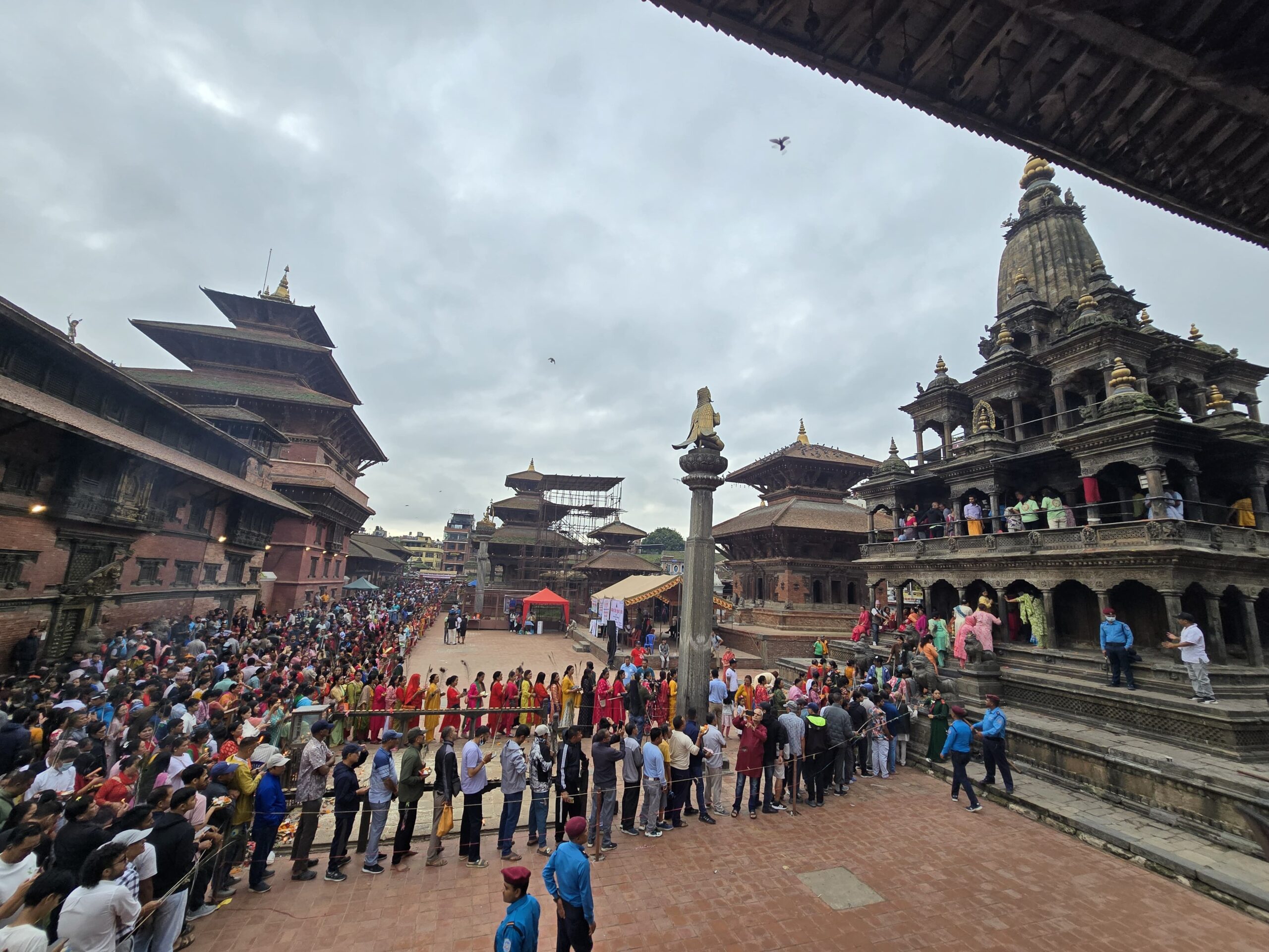 आज कृष्ण जन्माष्टमी देशभरका मन्दिरहरूमा श्रद्धालुको घुइँचो