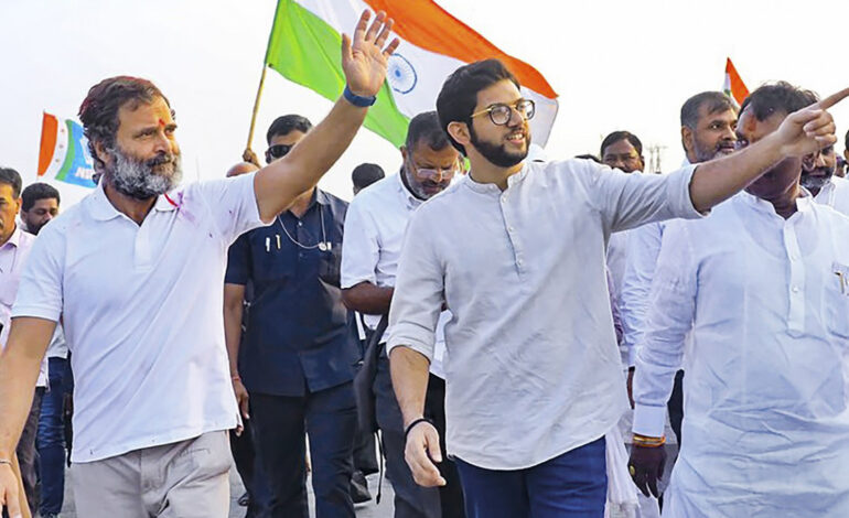 भारतमा कांग्रेसका नेता राहुल गान्धी निर्वाचन आयोग परिसरबाट पक्राउ