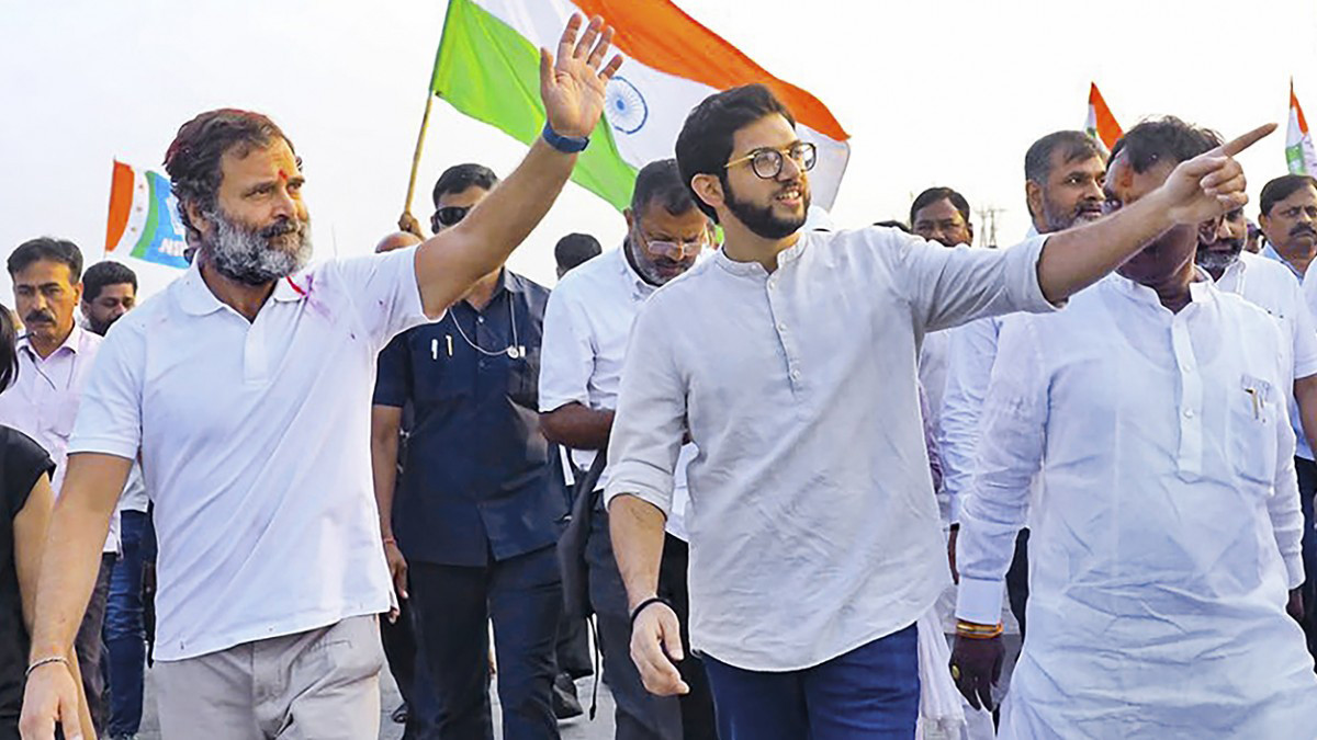 भारतमा कांग्रेसका नेता राहुल गान्धी निर्वाचन आयोग परिसरबाट पक्राउ