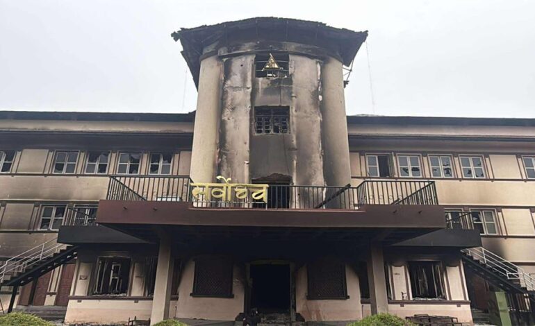 अदालतमा आगजनी गर्नेलाई कारवाहीको माग गदै सर्वोच्चले प्रहरीमा जाहेरी दिने